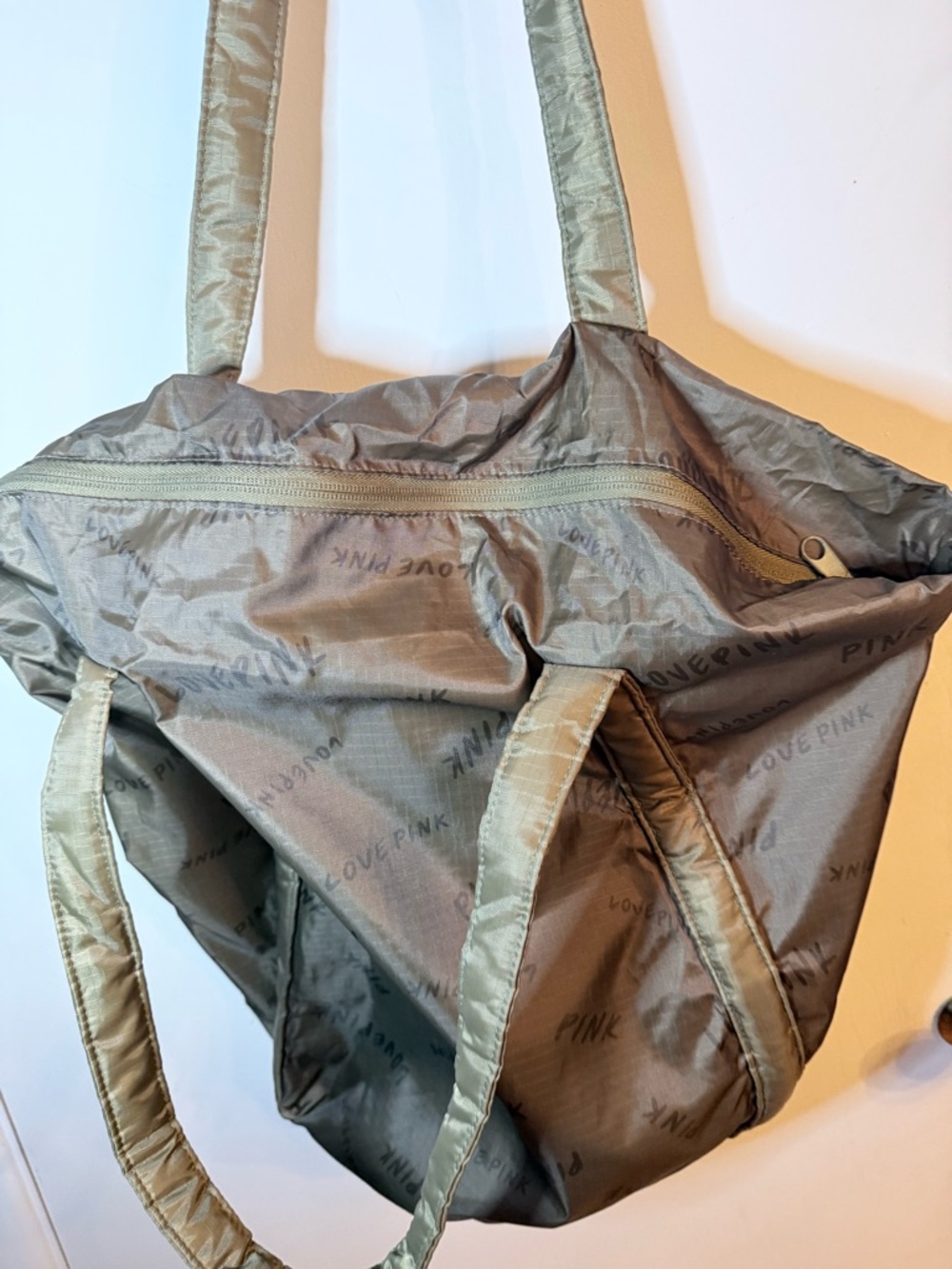 Victoria’s Secret Love Pink Lg Weekender Carryall Tote Bag Olive Green Logo EUC - Picture 4 of 5